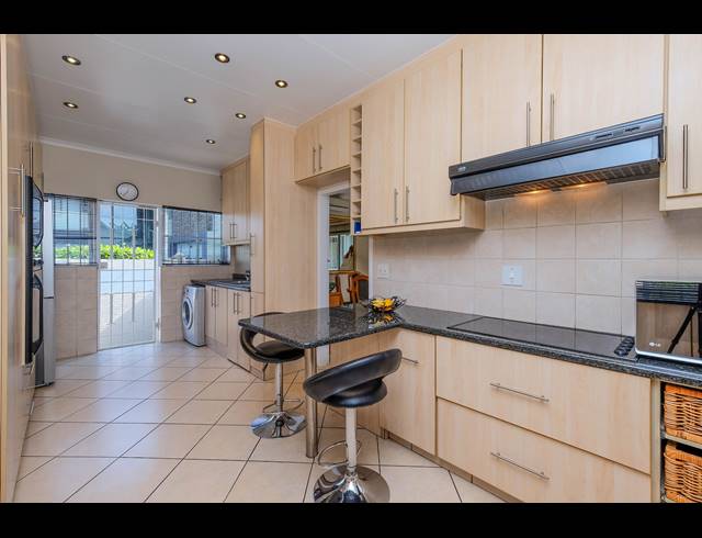 4 BEDROOM HOUSE FOR SALE IN GALLO MANOR